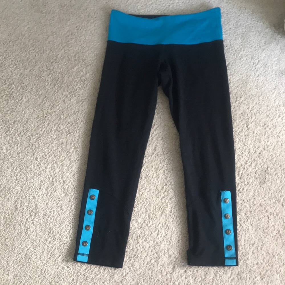 💕vintage Lululemon black and royal blue cropped leggings GOOD